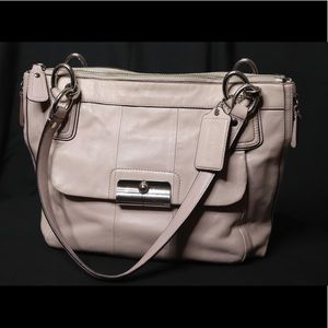 Coach shoulder bag in Mauve